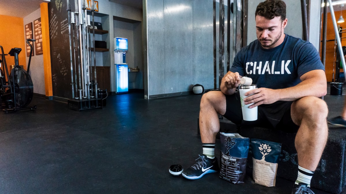Athlete training with pre-workout support